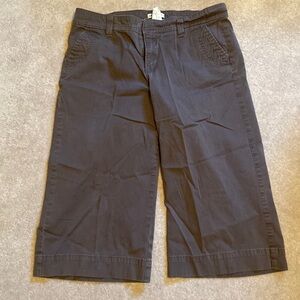 Lee capris  brown front & back pockets rise is just below waist size 12